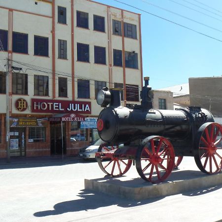 אויוני Julia Plaza Hotel מראה חיצוני תמונה