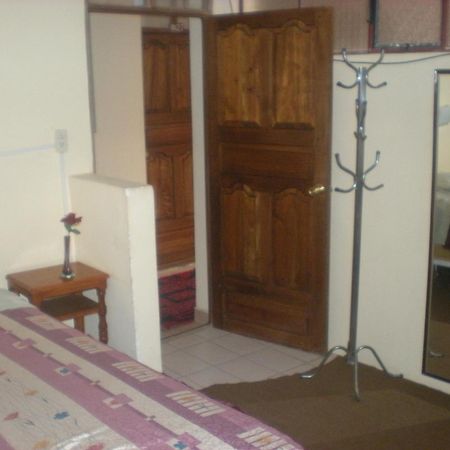 אויוני Julia Plaza Hotel חדר תמונה