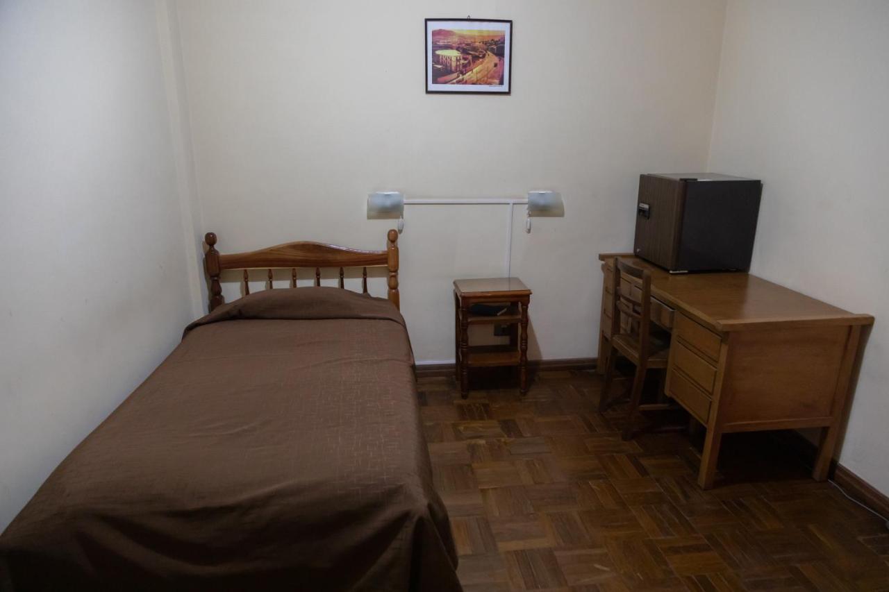 אויוני Julia Plaza Hotel מראה חיצוני תמונה