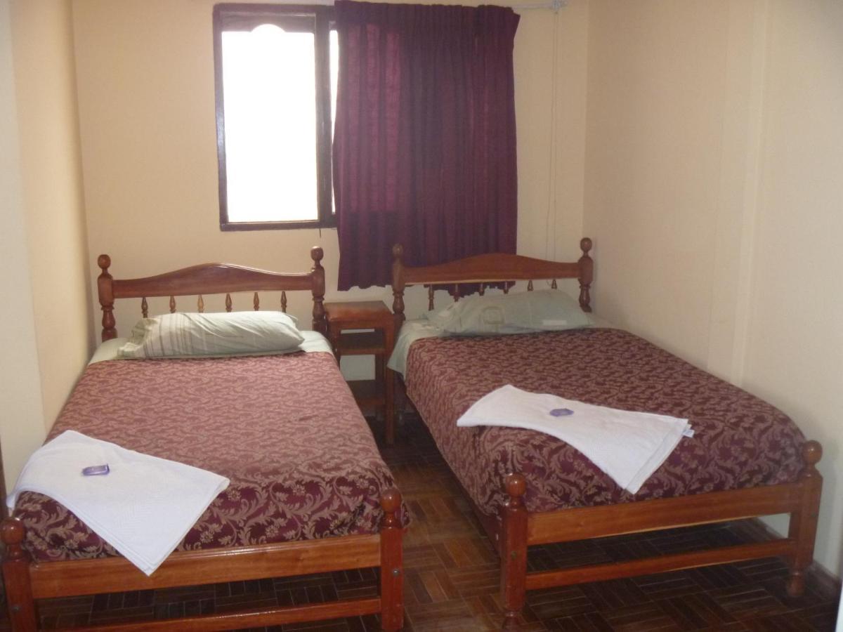 אויוני Julia Plaza Hotel חדר תמונה