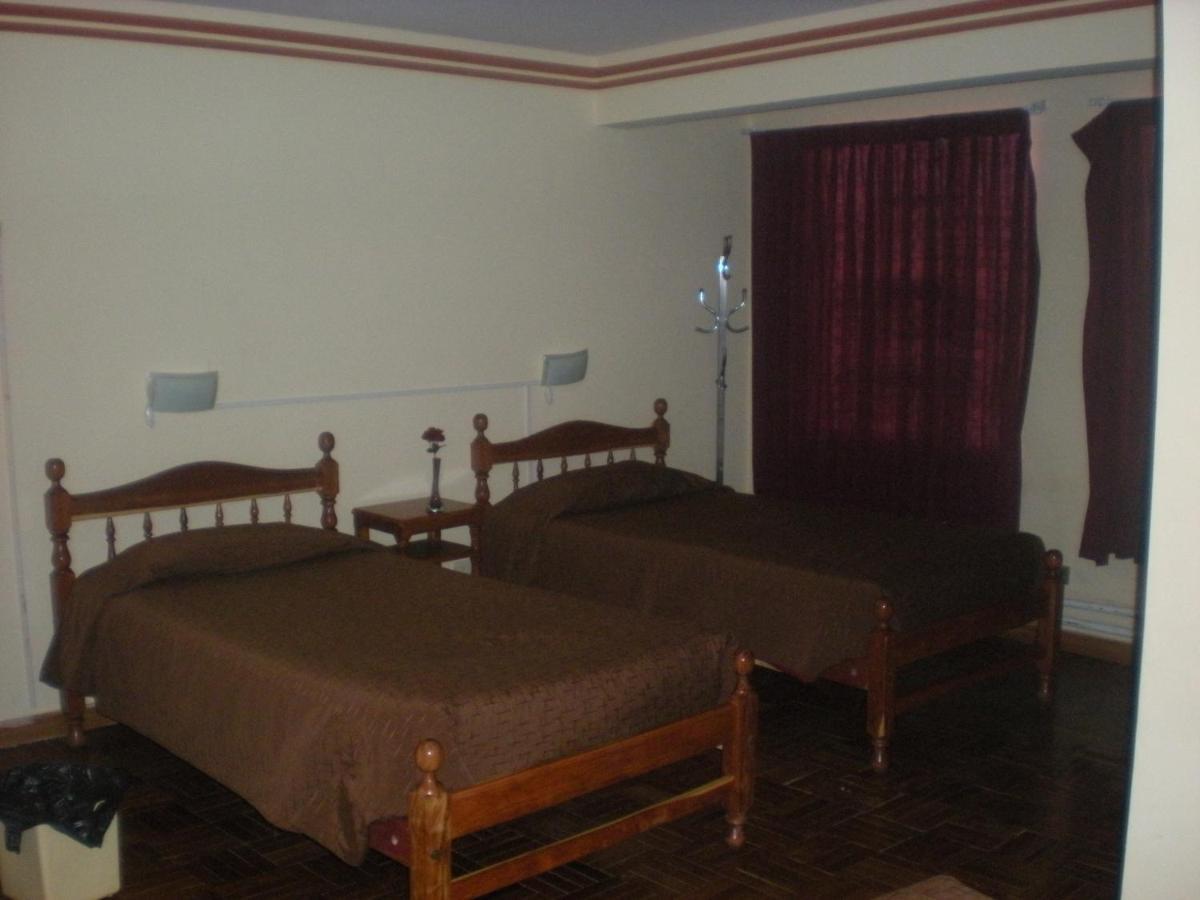 אויוני Julia Plaza Hotel חדר תמונה