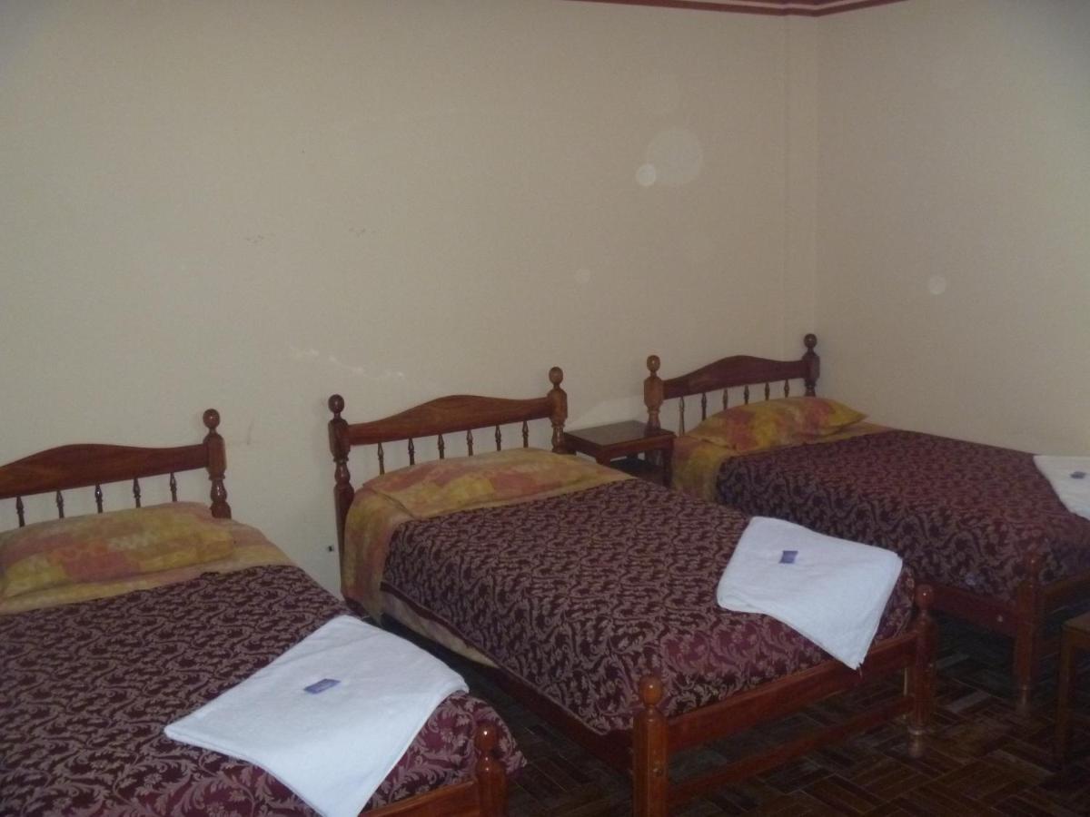 אויוני Julia Plaza Hotel חדר תמונה