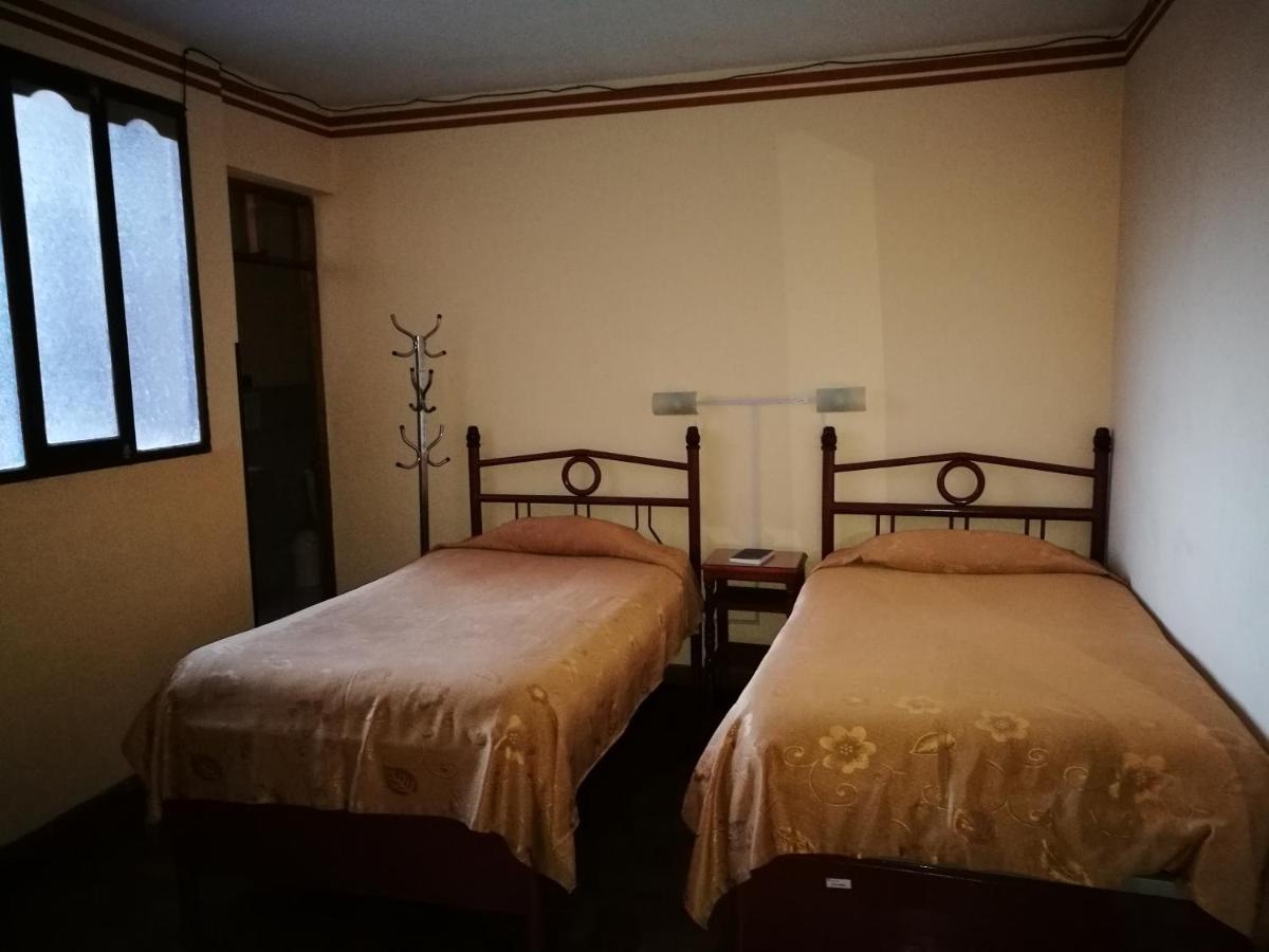 אויוני Julia Plaza Hotel מראה חיצוני תמונה