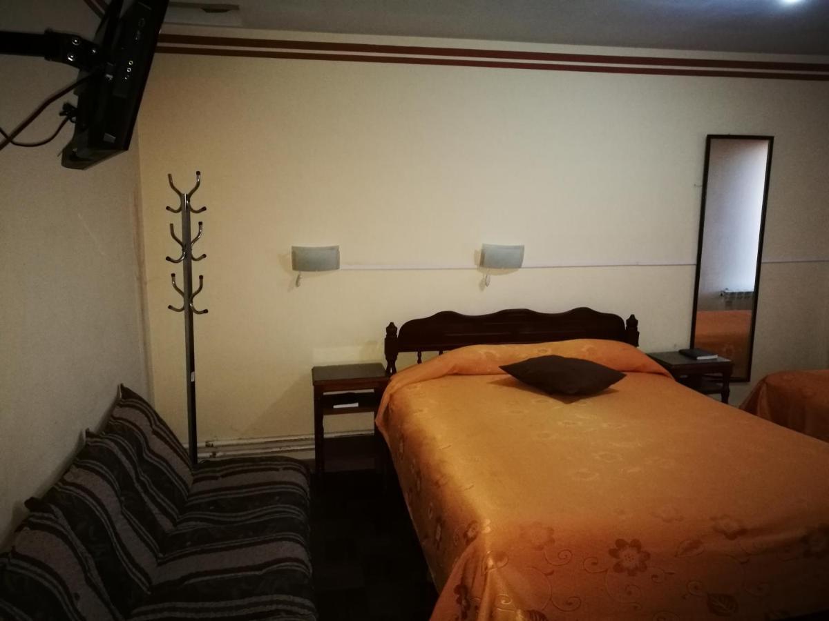 אויוני Julia Plaza Hotel מראה חיצוני תמונה