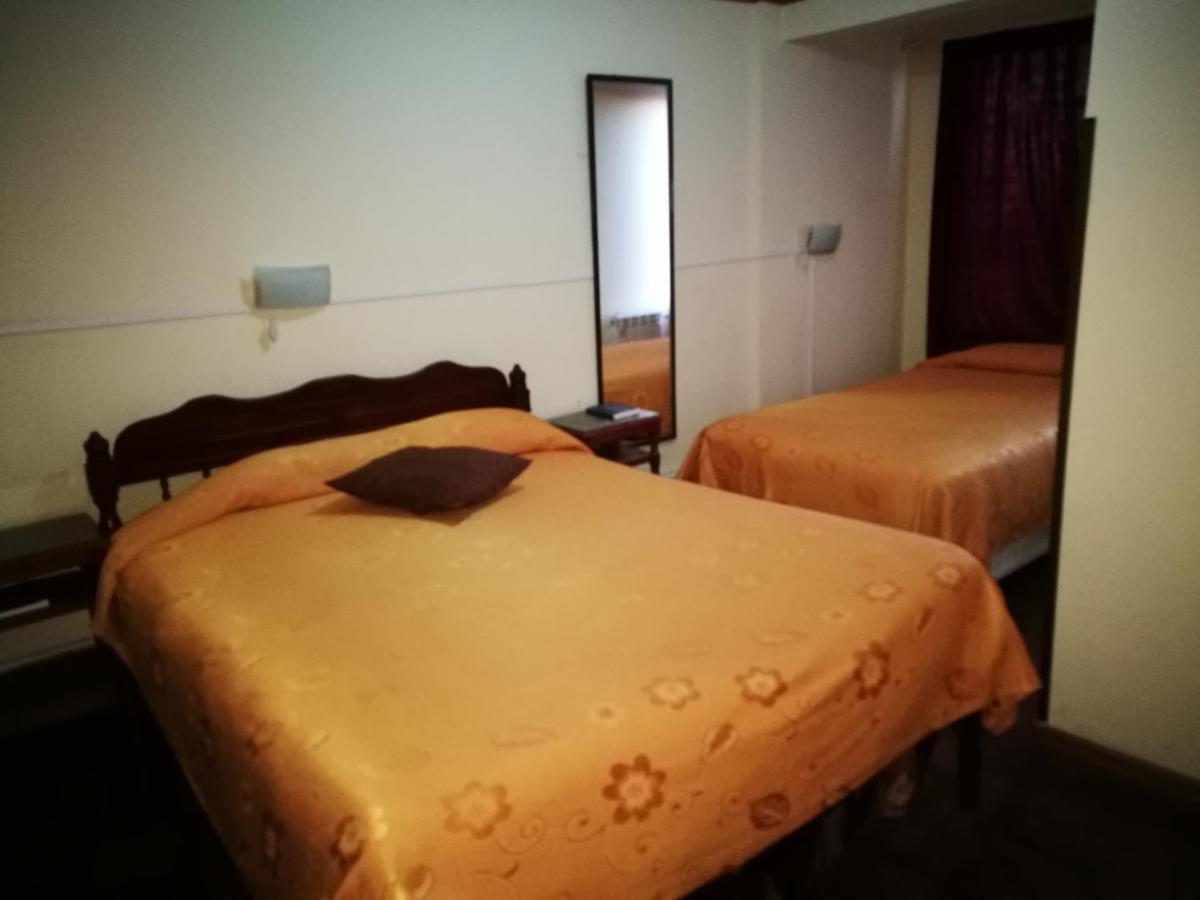 אויוני Julia Plaza Hotel מראה חיצוני תמונה