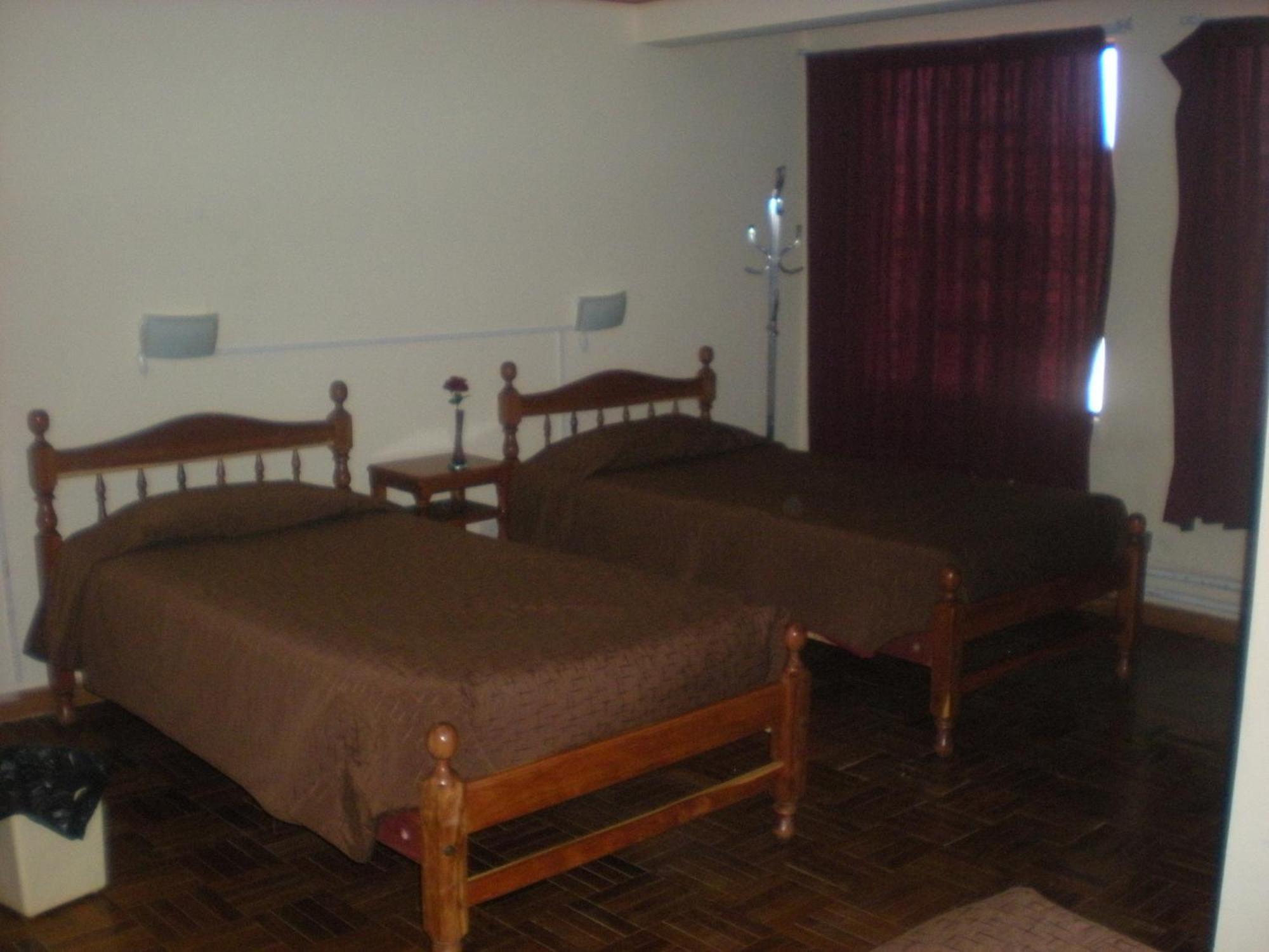 אויוני Julia Plaza Hotel חדר תמונה
